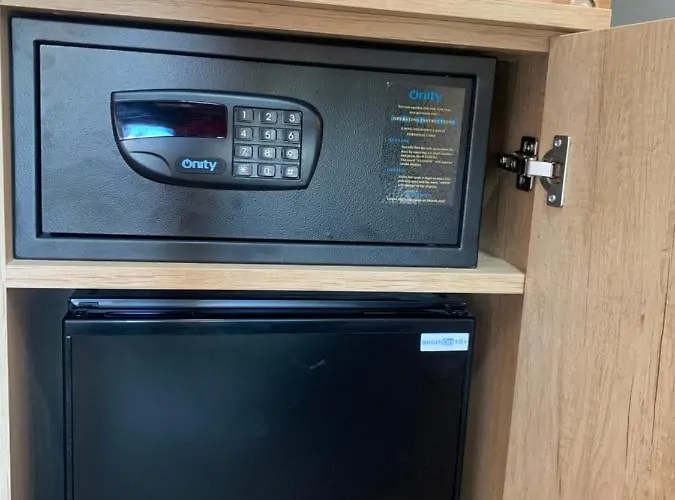 Nerjarooms Pensión 3*