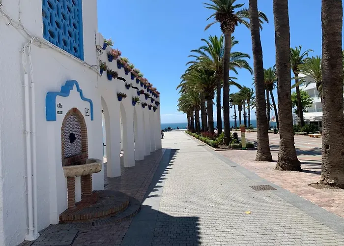 Pensión Nerjarooms 3*