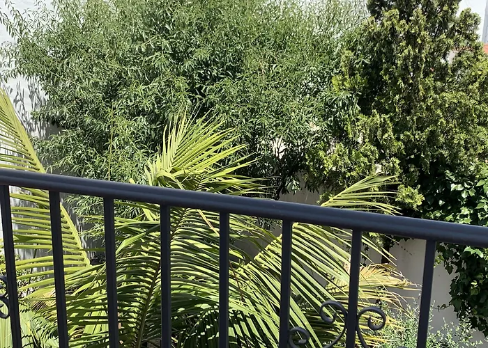 בית הארחה Nerjarooms 3*